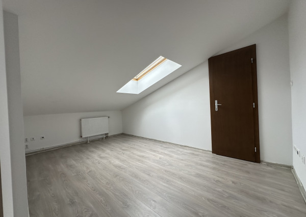 ARETÉ REAL – PREDAJ 4-IZBOVÉHO MEZONETOVÉHO BYTU S PARKOVANÍM, ZÁHRADKOU V CENTRE MESTA, PEZINOK, HOLUBYHO