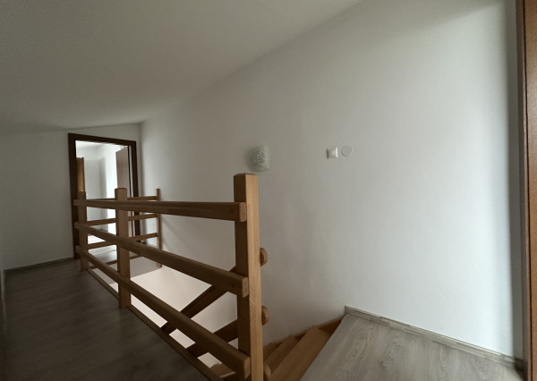 ARETÉ REAL – PREDAJ 4-IZBOVÉHO MEZONETOVÉHO BYTU S PARKOVANÍM, ZÁHRADKOU V CENTRE MESTA, PEZINOK, HOLUBYHO