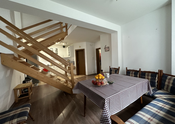 ARETÉ REAL – PREDAJ 4-IZBOVÉHO MEZONETOVÉHO BYTU S PARKOVANÍM, ZÁHRADKOU V CENTRE MESTA, PEZINOK, HOLUBYHO