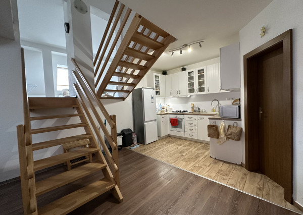 ARETÉ REAL – PREDAJ 4-IZBOVÉHO MEZONETOVÉHO BYTU S PARKOVANÍM, ZÁHRADKOU V CENTRE MESTA, PEZINOK, HOLUBYHO