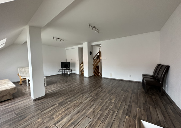 ARETÉ REAL – PREDAJ 4-IZBOVÉHO MEZONETOVÉHO BYTU S PARKOVANÍM, ZÁHRADKOU V CENTRE MESTA, PEZINOK, HOLUBYHO