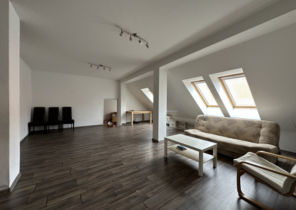 ARETÉ REAL – PREDAJ 4-IZBOVÉHO MEZONETOVÉHO BYTU S PARKOVANÍM, ZÁHRADKOU V CENTRE MESTA, PEZINOK, HOLUBYHO