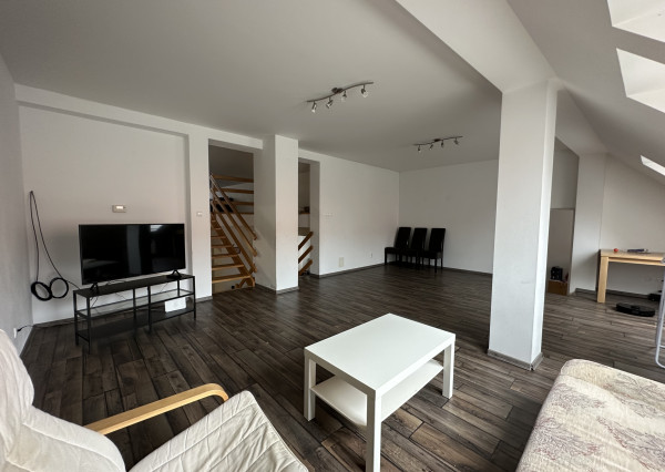 ARETÉ REAL – PREDAJ 4-IZBOVÉHO MEZONETOVÉHO BYTU S PARKOVANÍM, ZÁHRADKOU V CENTRE MESTA, PEZINOK, HOLUBYHO