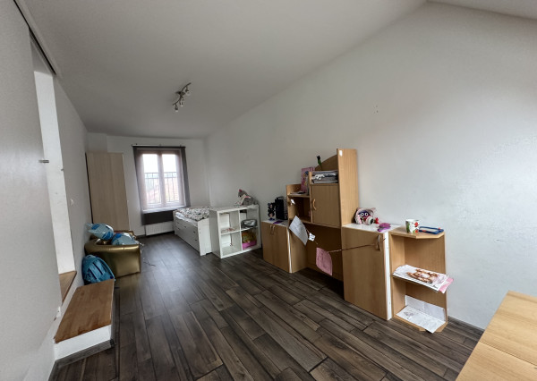 ARETÉ REAL – PREDAJ 4-IZBOVÉHO MEZONETOVÉHO BYTU S PARKOVANÍM, ZÁHRADKOU V CENTRE MESTA, PEZINOK, HOLUBYHO