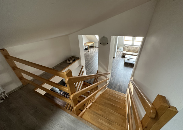 ARETÉ REAL – PREDAJ 4-IZBOVÉHO MEZONETOVÉHO BYTU S PARKOVANÍM, ZÁHRADKOU V CENTRE MESTA, PEZINOK, HOLUBYHO