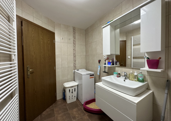 ARETÉ REAL – PREDAJ 4-IZBOVÉHO MEZONETOVÉHO BYTU S PARKOVANÍM, ZÁHRADKOU V CENTRE MESTA, PEZINOK, HOLUBYHO