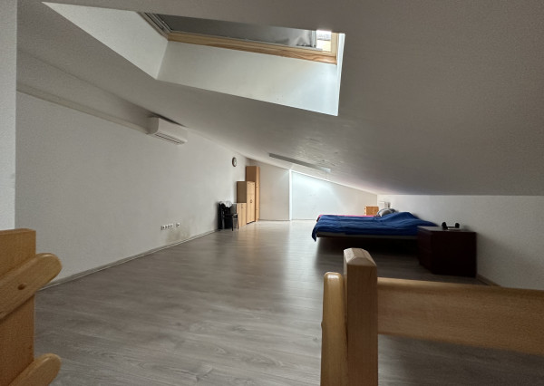 ARETÉ REAL – PREDAJ 4-IZBOVÉHO MEZONETOVÉHO BYTU S PARKOVANÍM, ZÁHRADKOU V CENTRE MESTA, PEZINOK, HOLUBYHO