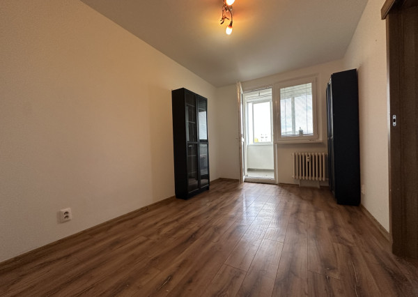 ARETÉ REAL – PRENÁJOM ZARIADENÉHO 3-IZBOVÉHO BYTU S PARKOVANÍM, ENERGIAMI AJ INTERNETOM, PEZINOK, LACA NOVOMESKÉHO