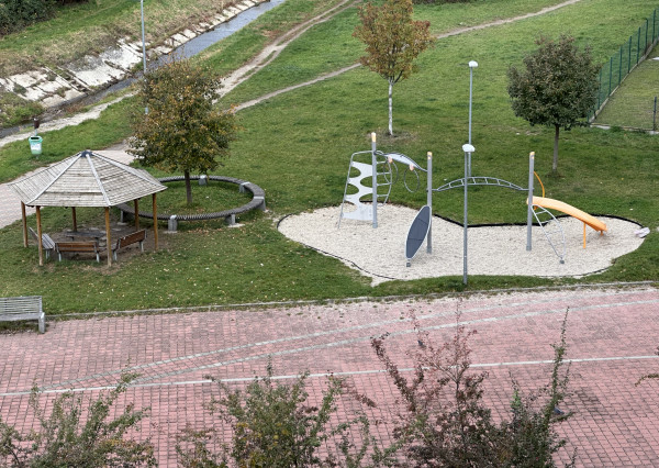 ARETÉ REAL – PRENÁJOM ZARIADENÉHO 3-IZBOVÉHO BYTU S PARKOVANÍM, ENERGIAMI AJ INTERNETOM, PEZINOK, LACA NOVOMESKÉHO