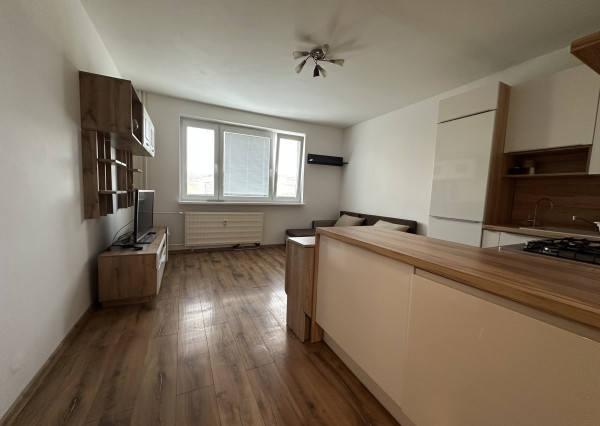 ARETÉ REAL – PRENÁJOM ZARIADENÉHO 3-IZBOVÉHO BYTU S PARKOVANÍM, ENERGIAMI AJ INTERNETOM, PEZINOK, LACA NOVOMESKÉHO