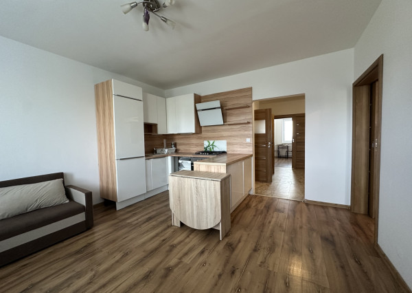 ARETÉ REAL – PRENÁJOM ZARIADENÉHO 3-IZBOVÉHO BYTU S PARKOVANÍM, ENERGIAMI AJ INTERNETOM, PEZINOK, LACA NOVOMESKÉHO