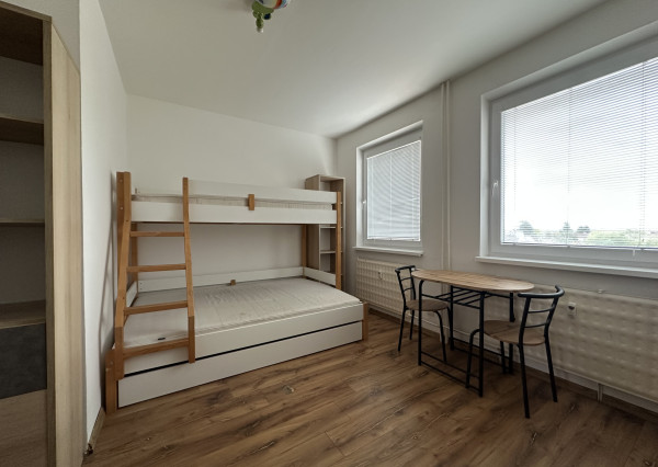 ARETÉ REAL – PRENÁJOM ZARIADENÉHO 3-IZBOVÉHO BYTU S PARKOVANÍM, ENERGIAMI AJ INTERNETOM, PEZINOK, LACA NOVOMESKÉHO