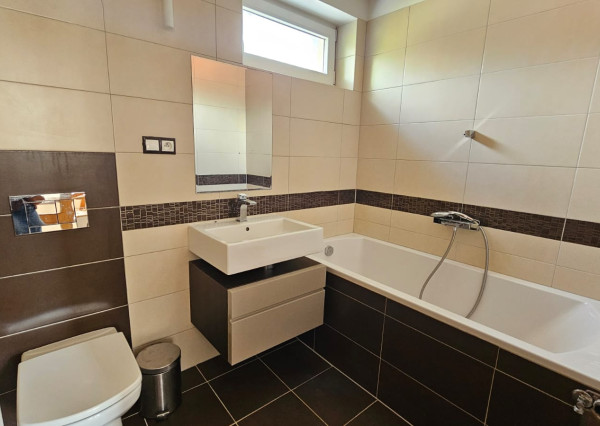 ARETÉ REAL- Predaj 4 izbového rodinného domu vo Svätom Jure, Bratislavská ulica. Kúpou voľný.