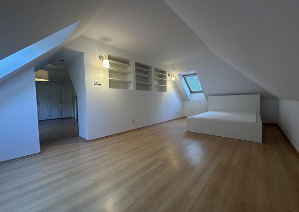 ARETÉ REAL – BYT ALEBO RADŠEJ CHATA VHODNÁ NA CELOROČNÉ BÝVANIE, PEZINOK, STUPY