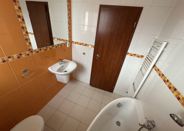 ARETÉ REAL – PREDAJ 2-IZBOVÉHO BYTU S PARKOVANÍM V GARÁŽI, PEZINOK, SILVÁNOVÁ