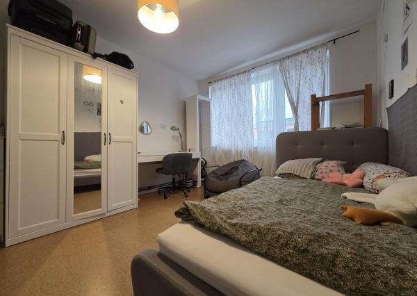 Areté real - Predaj slnečného tehlového 3-izbového bytu s 2 loggiami a s nádherným výhľadom, Trnavská ul., Pezinok