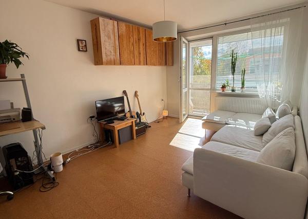 Areté real - Predaj slnečného tehlového 3-izbového bytu s 2 loggiami a s nádherným výhľadom, Trnavská ul., Pezinok