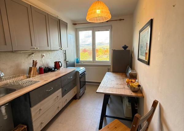 Areté real - Predaj slnečného tehlového 3-izbového bytu s 2 loggiami a s nádherným výhľadom, Trnavská ul., Pezinok