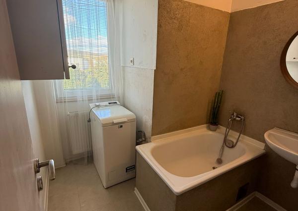 Areté real - Predaj slnečného tehlového 3-izbového bytu s 2 loggiami a s nádherným výhľadom, Trnavská ul., Pezinok