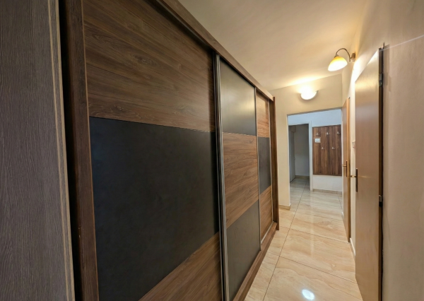 ARETÉ REAL-Predaj 3 izbového slnečného bytu v Modre, centrum na skok, krásny výhľad na panorámu mesta