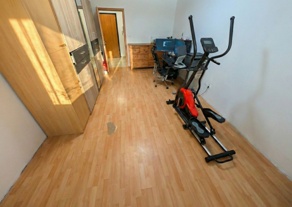 ARETÉ REAL-Predaj 3 izbového slnečného bytu v Modre, centrum na skok, krásny výhľad na panorámu mesta