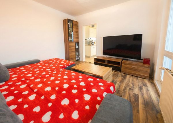 ARETÉ REAL-Predaj 3 izbového slnečného bytu v Modre, centrum na skok, krásny výhľad na panorámu mesta