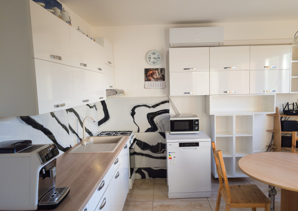 ARETÉ REAL-Predaj 3 izbového slnečného bytu v Modre, centrum na skok, krásny výhľad na panorámu mesta