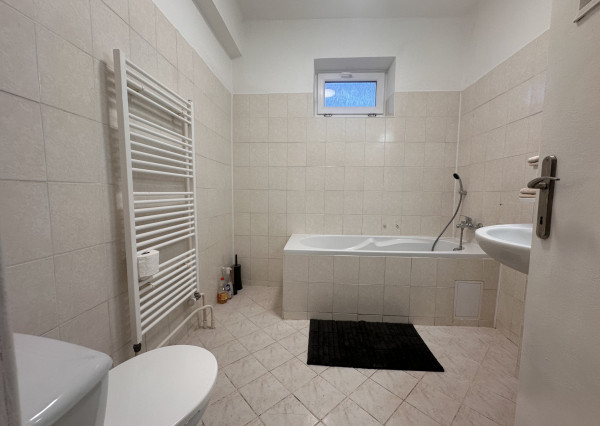 ARETÉ REAL - PRENÁJOM RODINNÉHO DOMU S GARÁŽOU V CENTRE, PEZINOK, TRNAVSKÁ