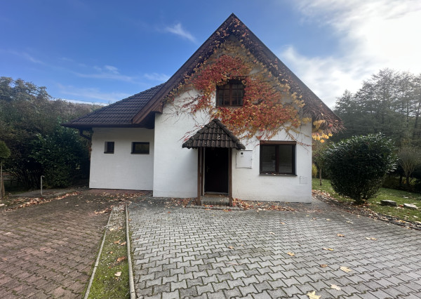 ARETÉ REAL – DOM ALEBO CHATU VHODNÚ AJ NA CELOROČNÉ BÝVANIE, PEZINOK, STUPY