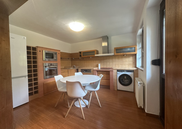 ARETÉ REAL – DOM ALEBO CHATU VHODNÚ AJ NA CELOROČNÉ BÝVANIE, PEZINOK, STUPY