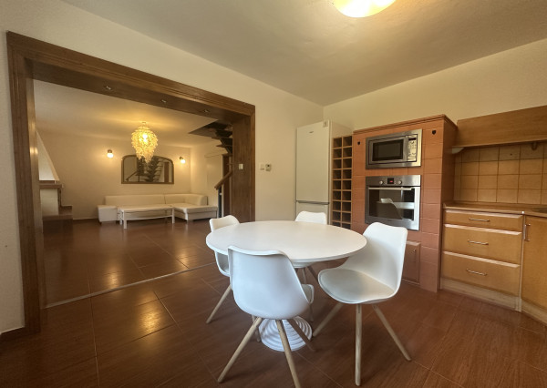 ARETÉ REAL – DOM ALEBO CHATU VHODNÚ AJ NA CELOROČNÉ BÝVANIE, PEZINOK, STUPY