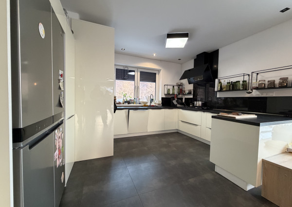 ARETÉ REAL - PREDAJ RODINNÉHO DOMU S BAZÉNOM, MODRA, FERDINANDA PÍSECKÉHO