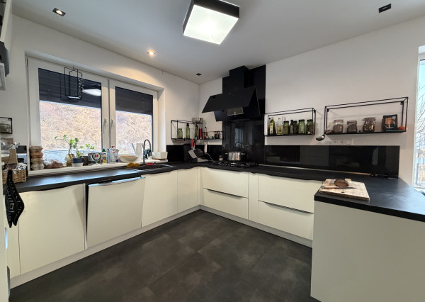 ARETÉ REAL - PREDAJ RODINNÉHO DOMU S BAZÉNOM, MODRA, FERDINANDA PÍSECKÉHO