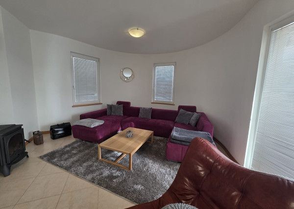 Areté real - Predaj výborne dispozične riešeného 5-izbového rodinného domu s garážou a rozľahlým pozemkom s panoramatickým výhľadom v Limbachu