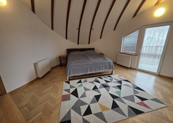 Areté real - Predaj výborne dispozične riešeného 5-izbového rodinného domu s garážou a rozľahlým pozemkom s panoramatickým výhľadom v Limbachu