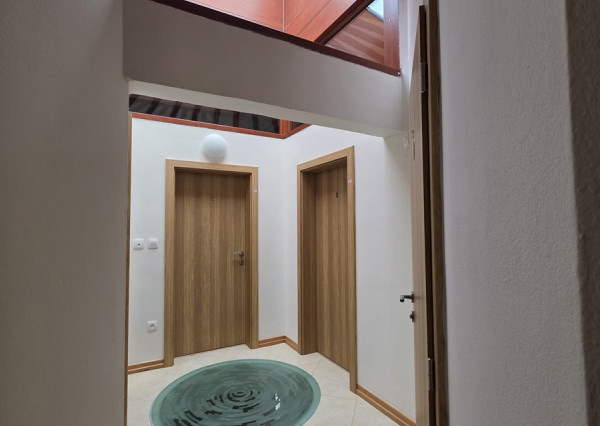 Areté real - Predaj výborne dispozične riešeného 5-izbového rodinného domu s garážou a rozľahlým pozemkom s panoramatickým výhľadom v Limbachu