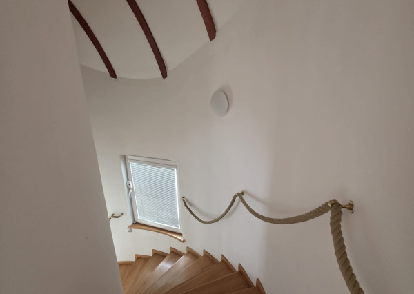 Areté real - Predaj výborne dispozične riešeného 5-izbového rodinného domu s garážou a rozľahlým pozemkom s panoramatickým výhľadom v Limbachu