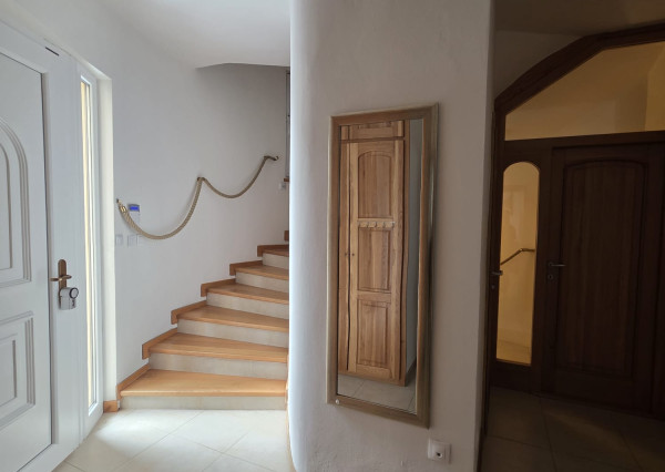 Areté real - Predaj výborne dispozične riešeného 5-izbového rodinného domu s garážou a rozľahlým pozemkom s panoramatickým výhľadom v Limbachu