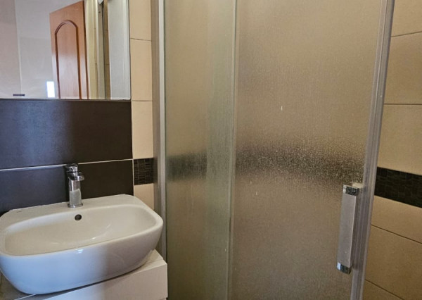 ARETÉ REAL- Predaj zaujímavého 4 izb. rodinného domu vo Svätom Jure, pekný, priestranný s výmerou 139m2, Bratislavská ulica. Kúpou voľný.