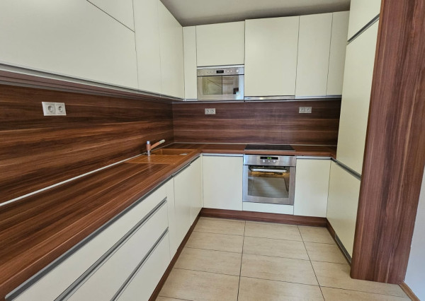 ARETÉ REAL- Predaj zaujímavého 4 izb. rodinného domu vo Svätom Jure, pekný, priestranný s výmerou 139m2, Bratislavská ulica. Kúpou voľný.