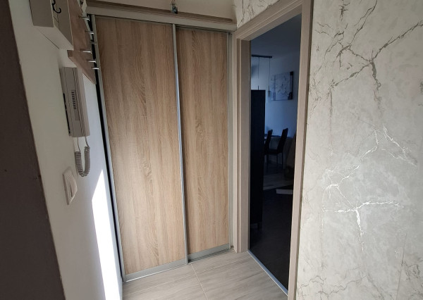 ARETÉ REAL-Ponúkame na predaj tehlový 2 izbový byt po rekonštrukcii, slnečný s loggiou, murovanou pivnicou v dedinke Šenkvice