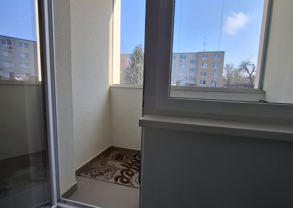 ARETÉ REAL-Ponúkame na predaj tehlový 2 izbový byt po rekonštrukcii, slnečný s loggiou, murovanou pivnicou v dedinke Šenkvice