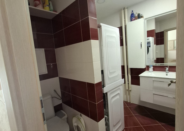 ARETÉ REAL-Ponúkame na predaj tehlový 2 izbový byt po rekonštrukcii, slnečný s loggiou, murovanou pivnicou v dedinke Šenkvice