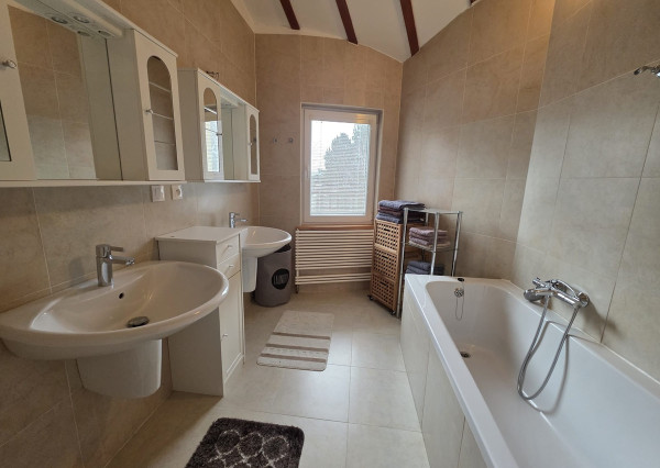 Areté real - Predaj nadštandardného rodinného domu s unikátnym projektom modernizácie a rozšírenia na rozľahlom pozemku s panoramatickým výhľadom v Limbachu