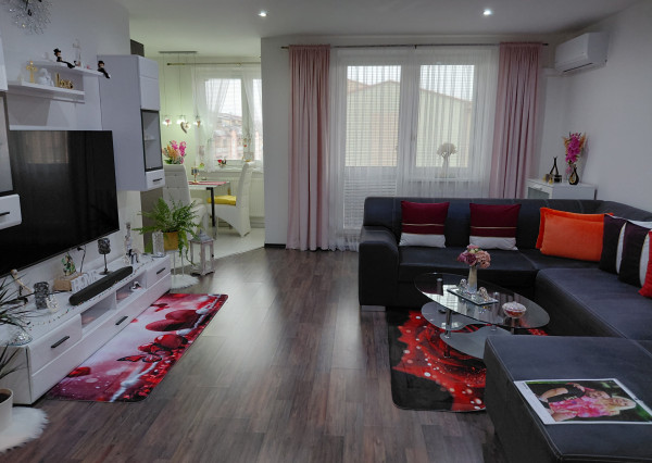 ARETÉ REAL- Predaj krásneho tehlového 2-izb bytu s veľkou výmerou, 2 loggie, murovaná pivnica, sídlisko Muškát v Pezinku