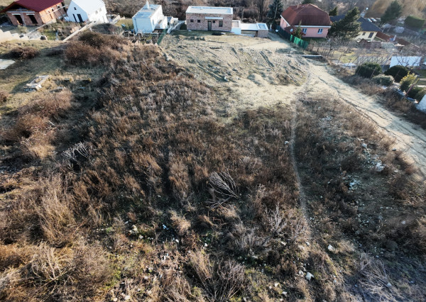 ARETÉ REAL - PREDAJ 698 m2 STAVEBNÉHO POZEMKU S FAMÓZNYM VÝHĽADOM, PEZINOK, VINICE