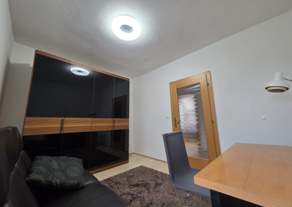 Areté real - Nadštandardný, priestranný 5-izbový byt v rodinnom dome  s parkovaním vo výbornej lokalite v Pezinku