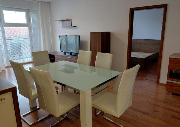 Areté real-prenájom slnečného 2 iz. bytu s balkónom, komorou, parkovacím státím, Slovenský Grob