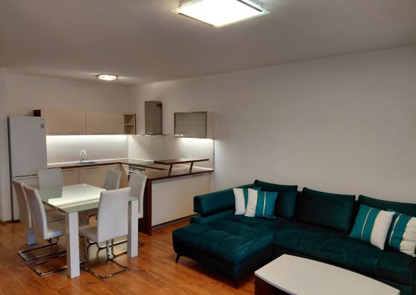 Areté real-prenájom slnečného 2 iz. bytu s balkónom, komorou, parkovacím státím, Slovenský Grob