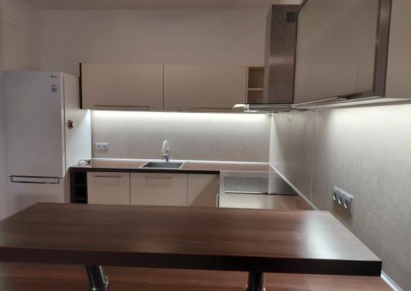 Areté real-prenájom slnečného 2 iz. bytu s balkónom, komorou, parkovacím státím, Slovenský Grob